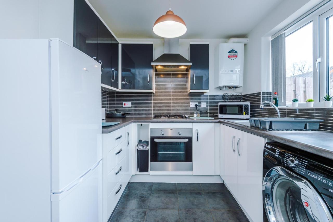 Chic 2 Bed House With Garden & Free Parking Villa Manchester Bagian luar foto